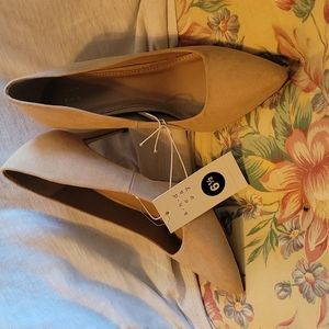 Suede look tan/Natural pumps